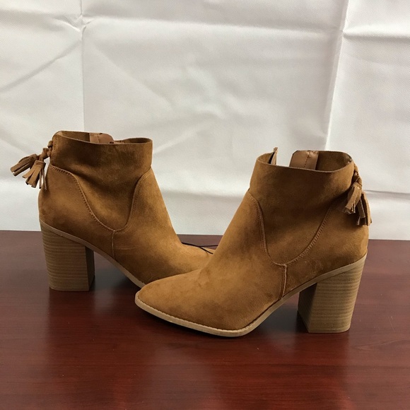 Lady’s faux suede booties - Picture 2 of 3